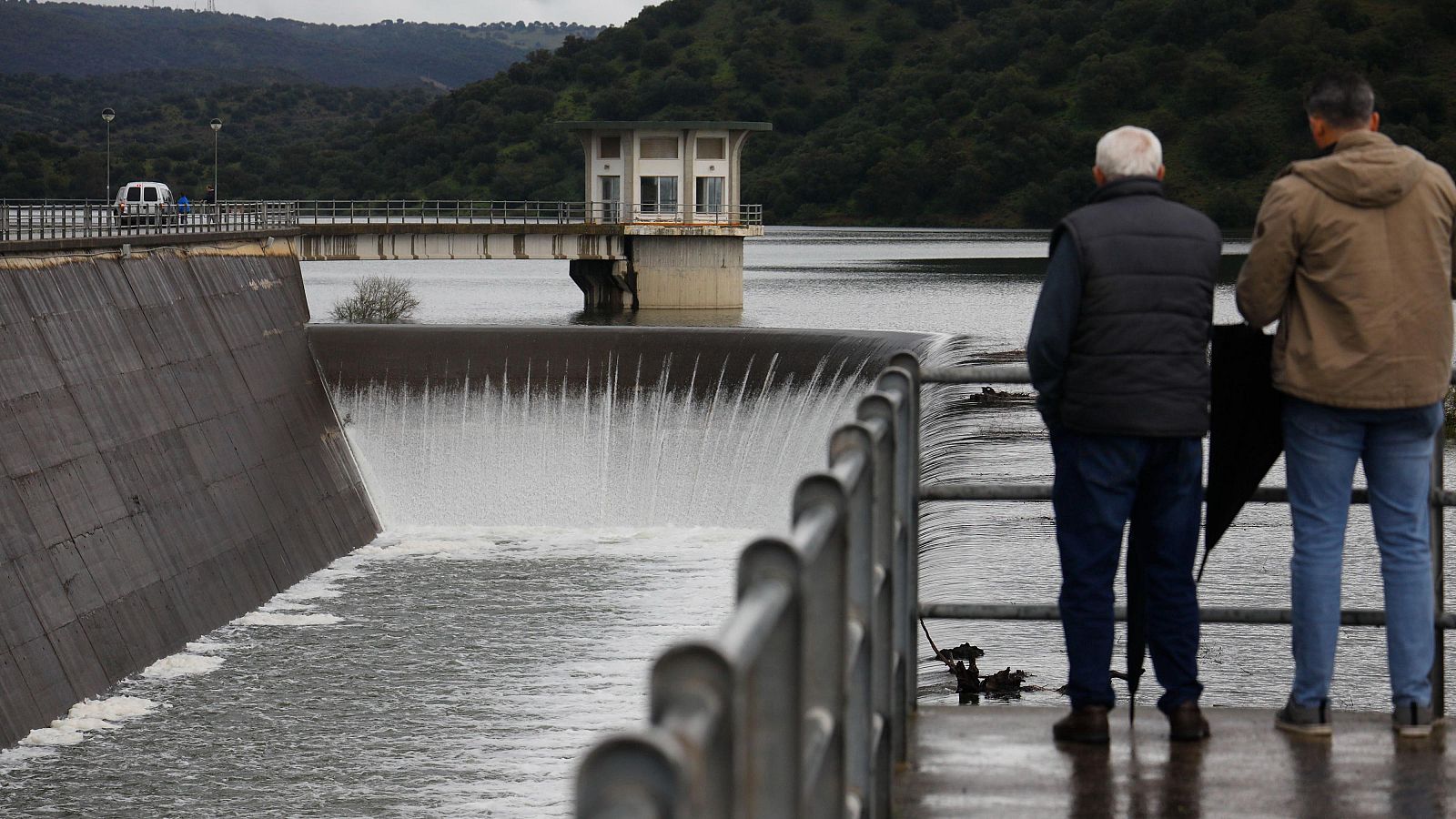El embalse San Rafael de Navallana, en Córdoba, desembalsa al haber superado el 100% de su capacidad