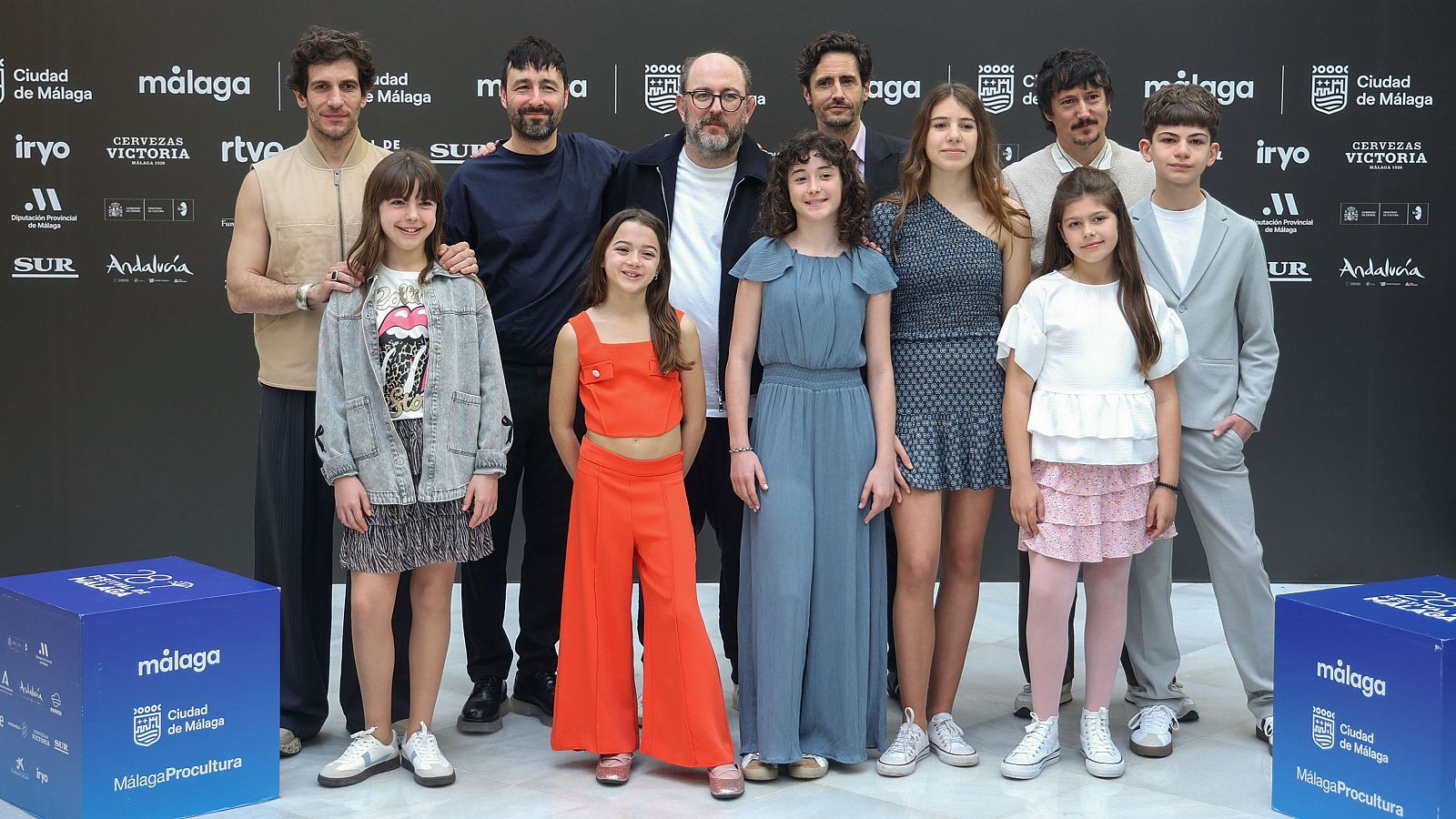 El director y los portagonistas de 'Los aitas' en el Festival de Málaga (EFE/Daniel Pérez)
