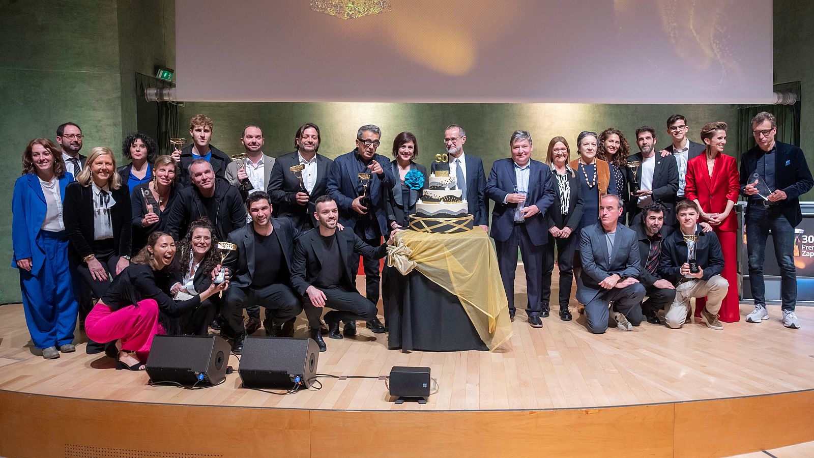 Foto de familia de los premiados