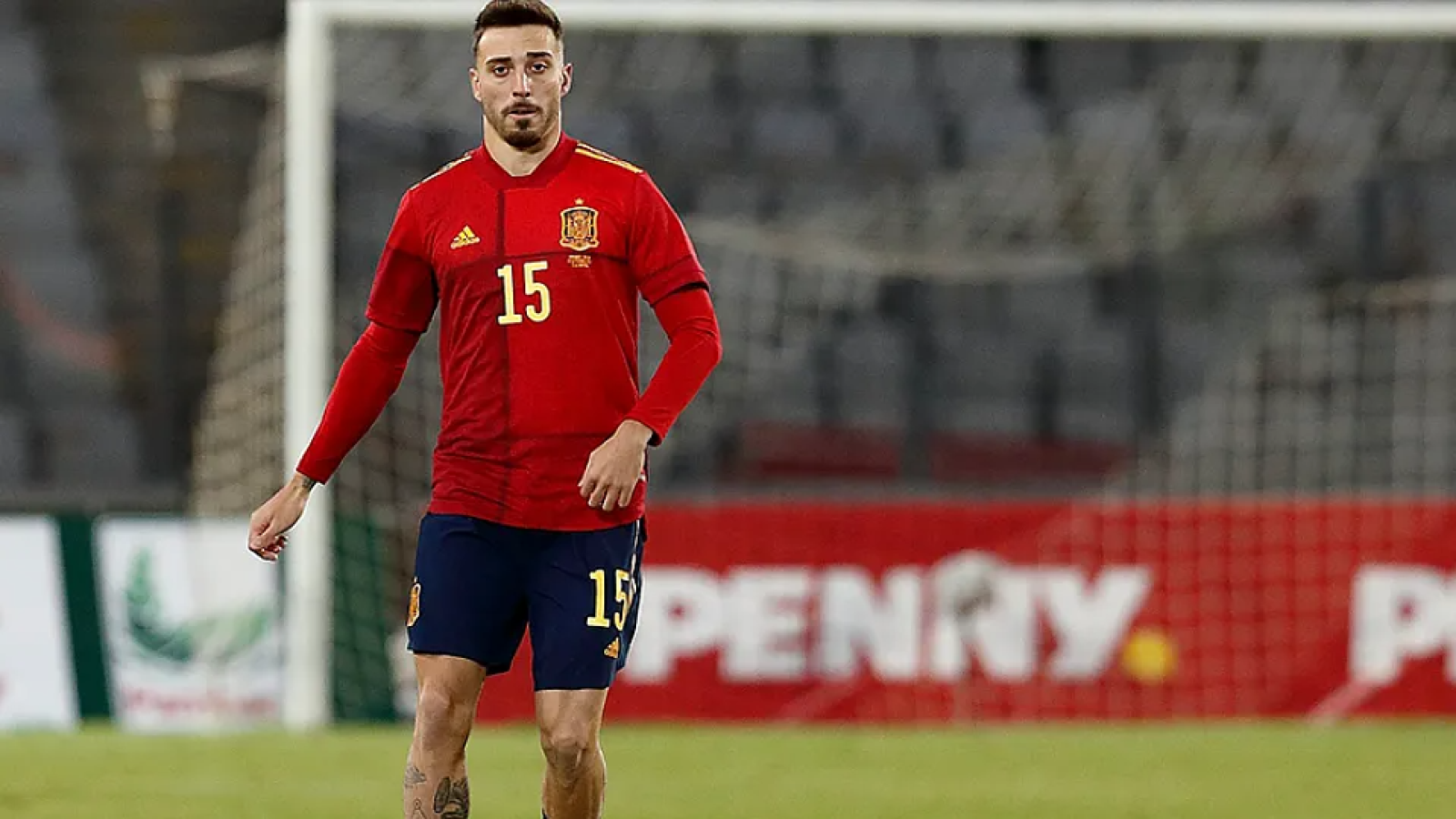 Mario Gila en un partido de las categorías inferiores de la selección española