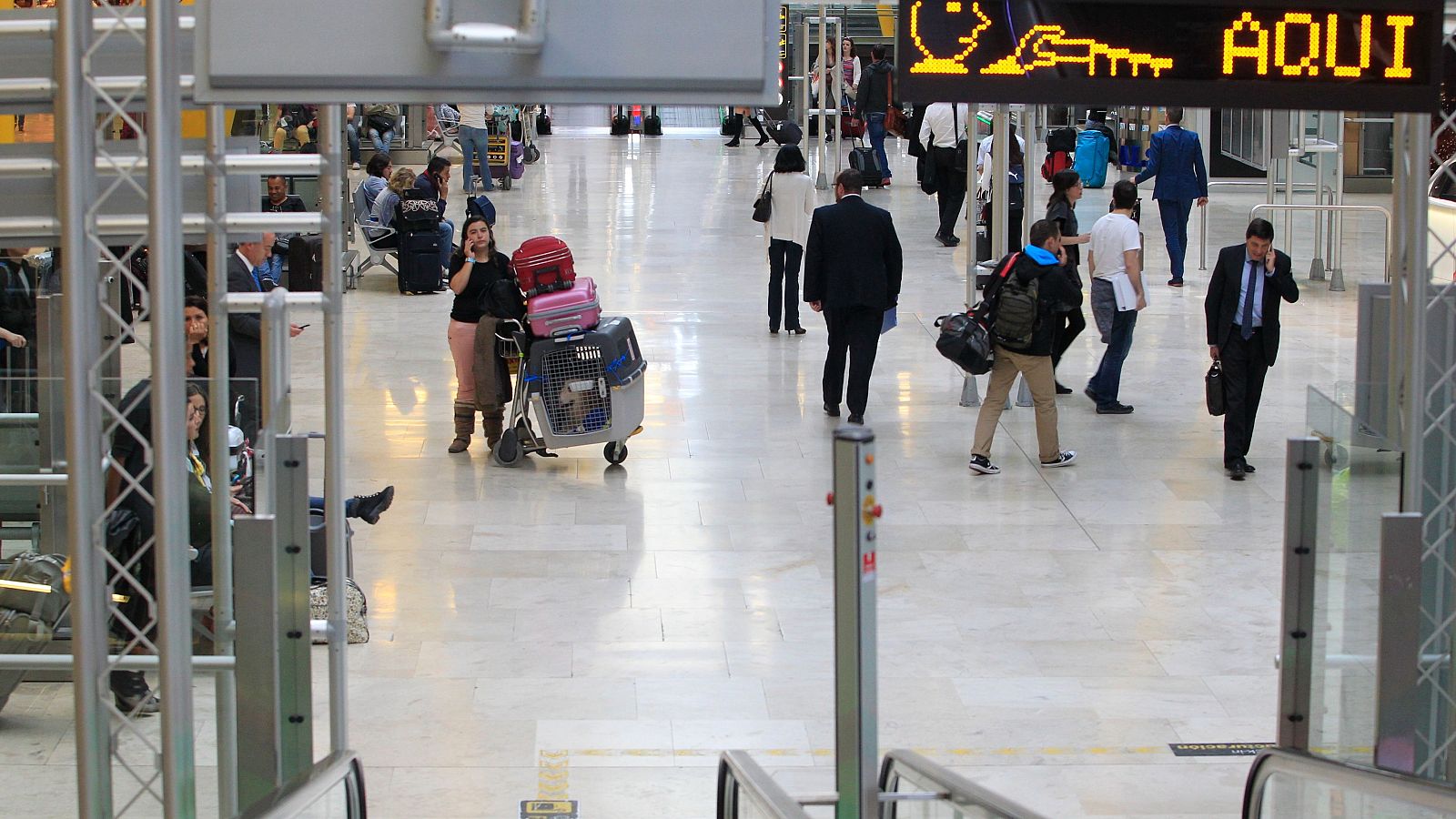 Vuelos desde España afectados por un incendio en el aeropuerto de Londres