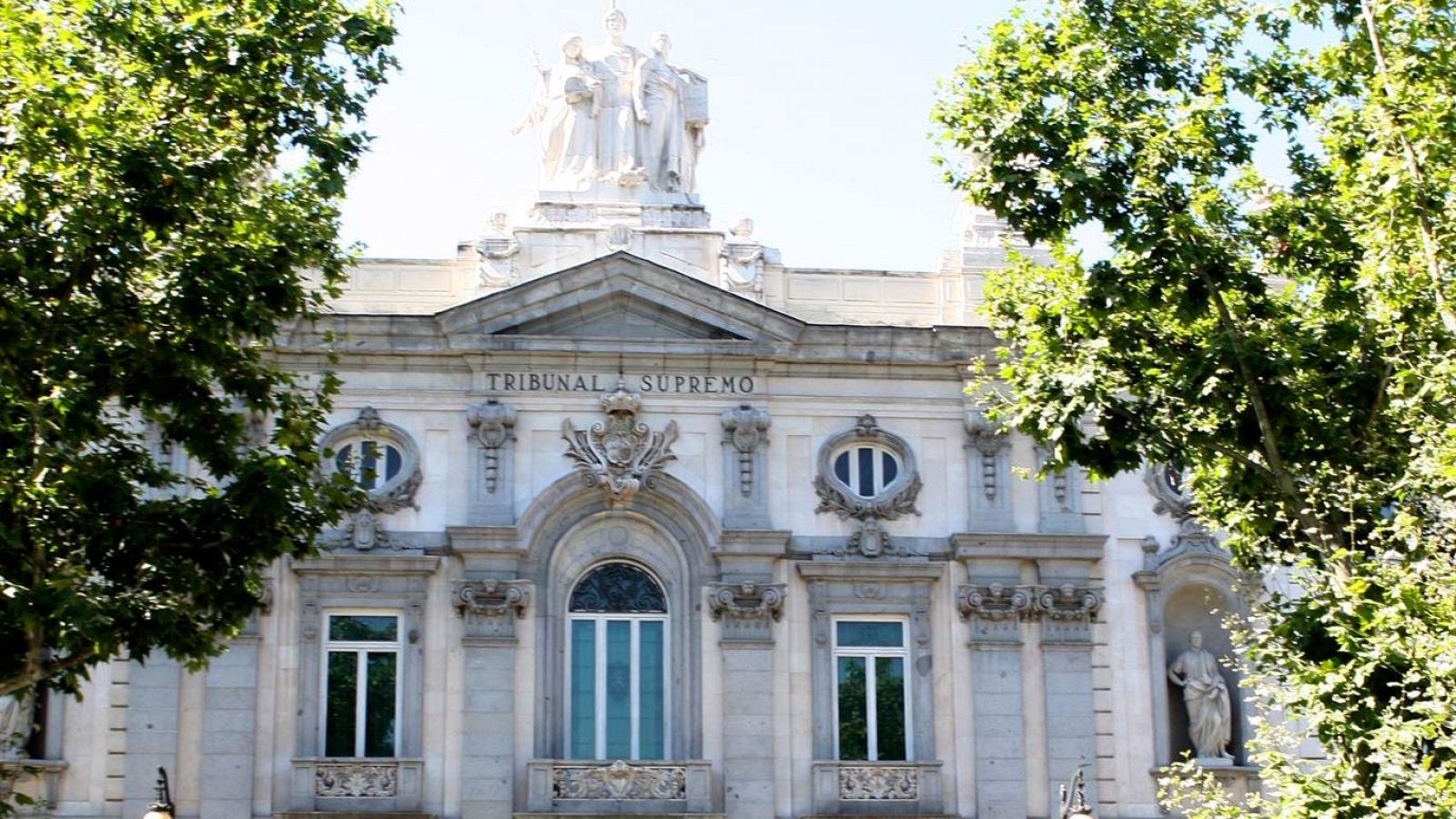 Fachada principal del edificio del Tribunal Supremo (TS) en Madrid