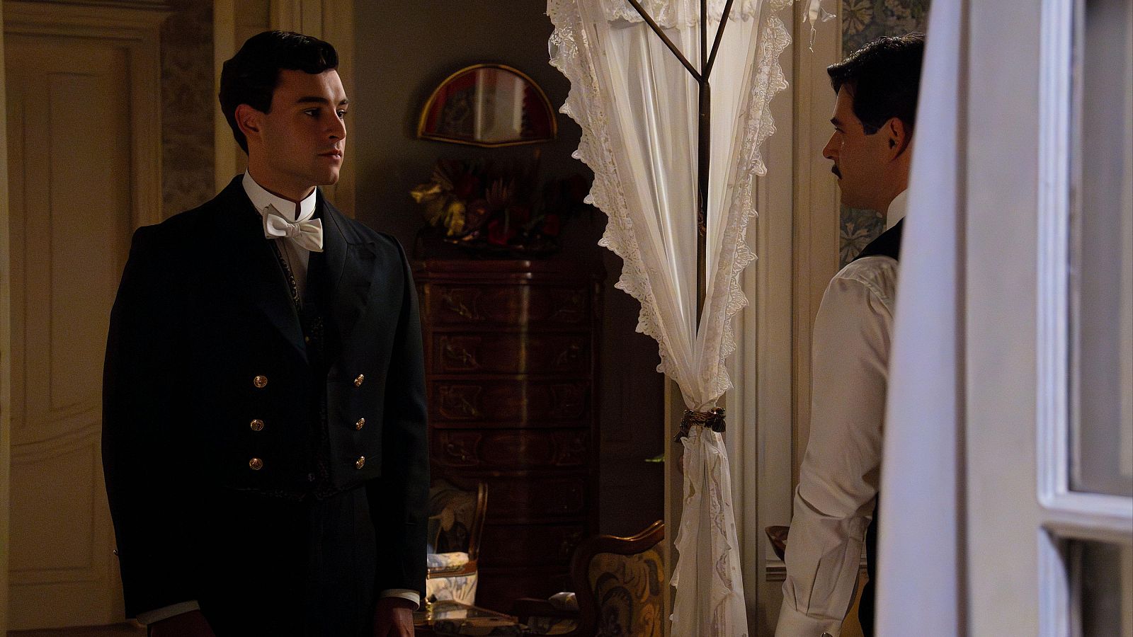 La Promesa: Curro, el nuevo lacayo del palacio