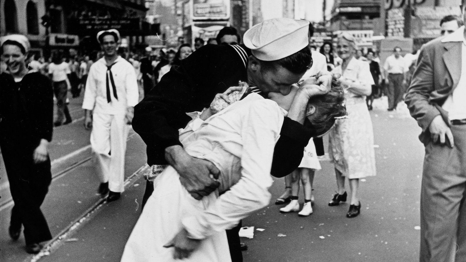 La fotografía 'V-J Day in Times Square' de Alfred Eisenstaedt (1945)