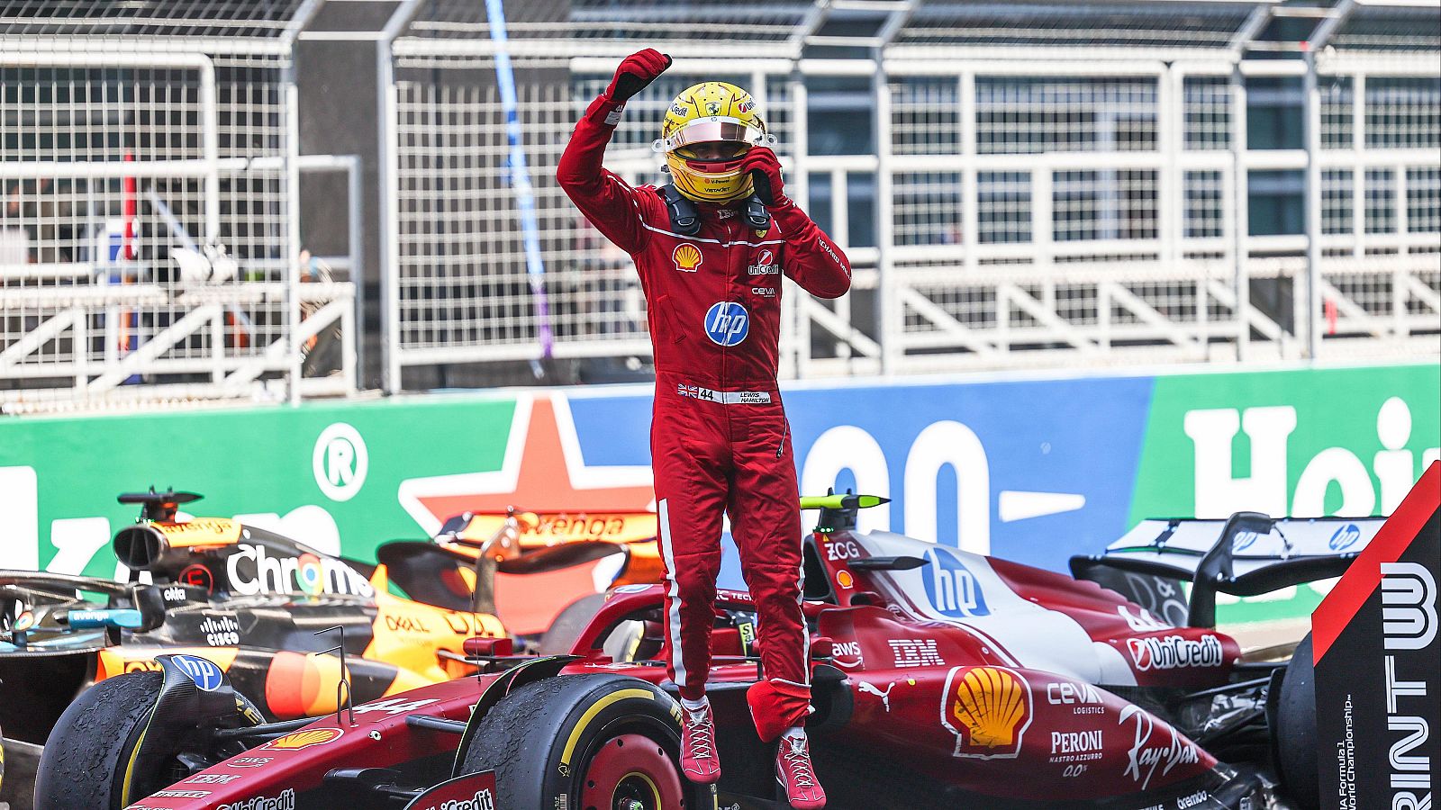 Lewis Hamilton consigue su primer triunfo como piloto Ferrari en la carrera al sprint del GP de China