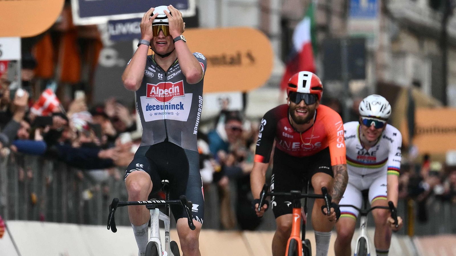 Van der Poel conquista Milán San-Remo en una batalla para la historia contra Pogacar y Ganna