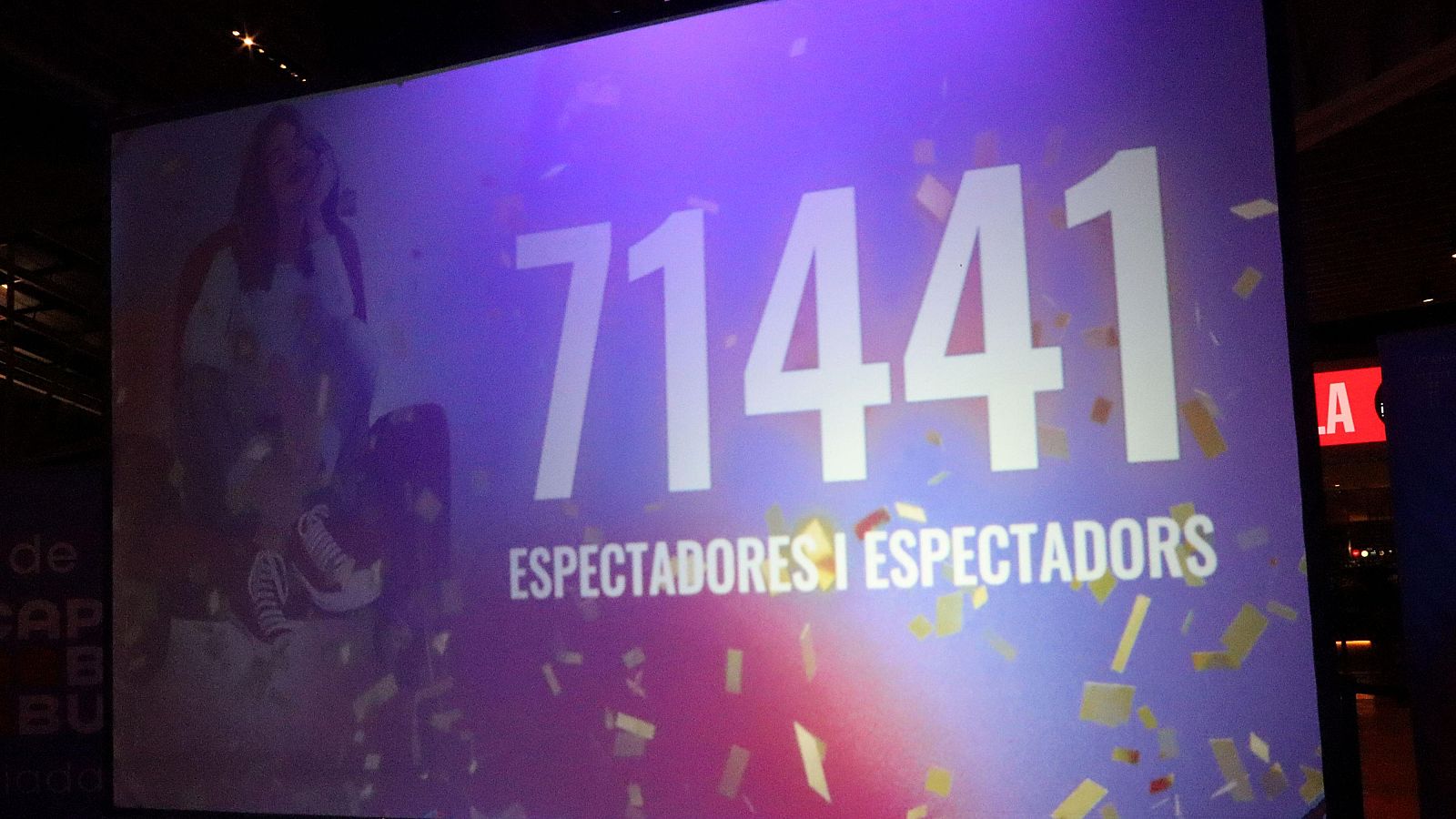 La xifra final d'espectadors de la segona edició de 'Cap butaca buida' projectada en una pantalla | Eli Don