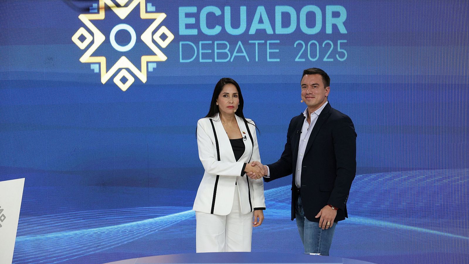 El presidente de Ecuador, Daniel Noboa, junto a la aspirante del correísmo, Luisa González