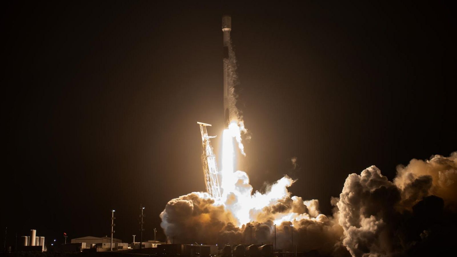 Lanzamiento al espacio del sistema de propulsión con combustible verde a bordo del cohete Falcon 9 de SpaceX