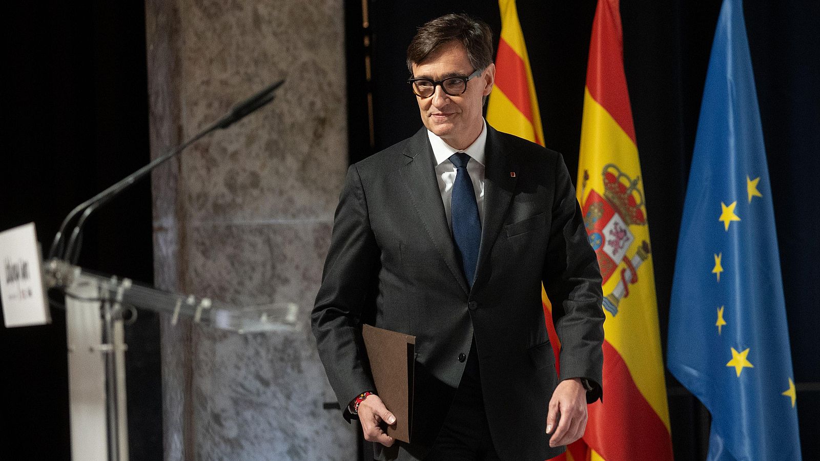 El presidente de la Generalitat de Cataluña, Salvador Illa, llega a una conferencia económica en el Círculo de Bellas Artes