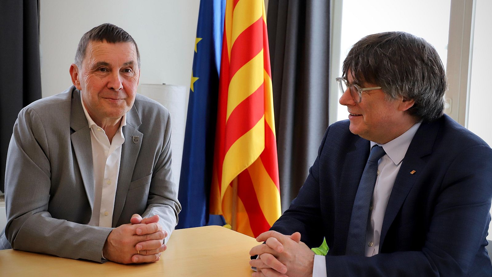 Carles Puigdemont recibe a Arnaldo Otegi en Waterloo
