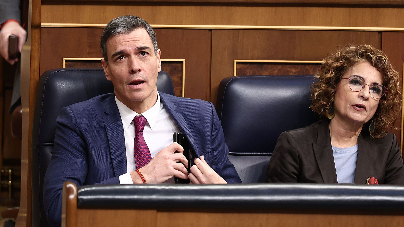 El presidente del Gobierno, Pedro Sánchez y la vicepresidenta primera y ministra de Hacienda, María Jesús Montero