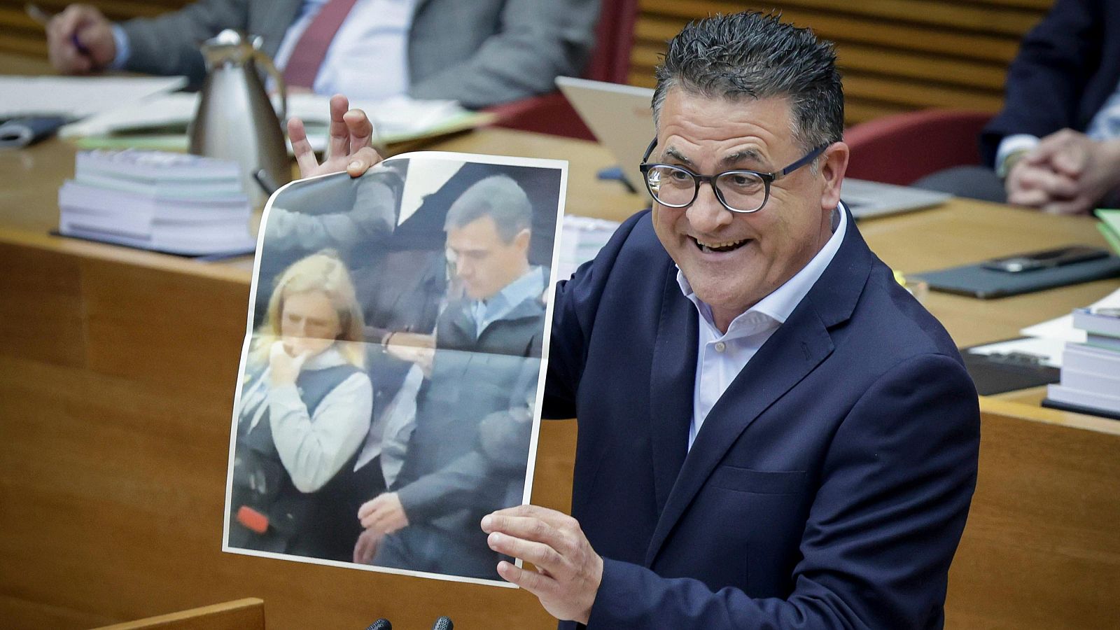 El diputado del PP en Les Corts José Ramón González de Zárate, momentos antes de la discusión en el pleno