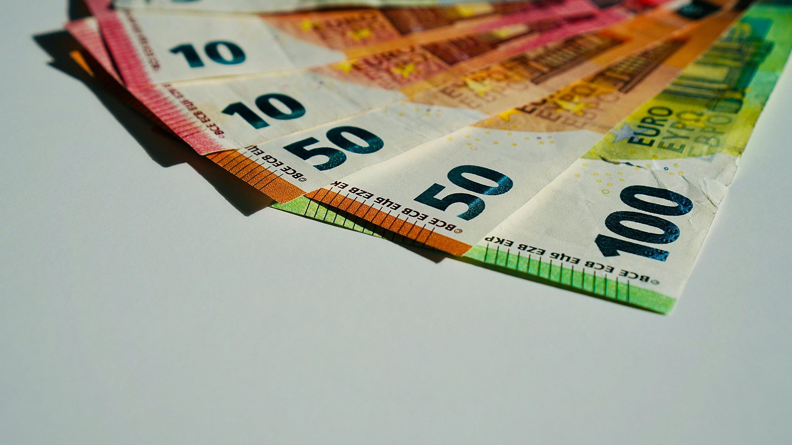 Marta Rayaces, experta en inversiones y criptoactivos en TaxDown, analiza el impacto de la digitalización en la declaración de la renta.