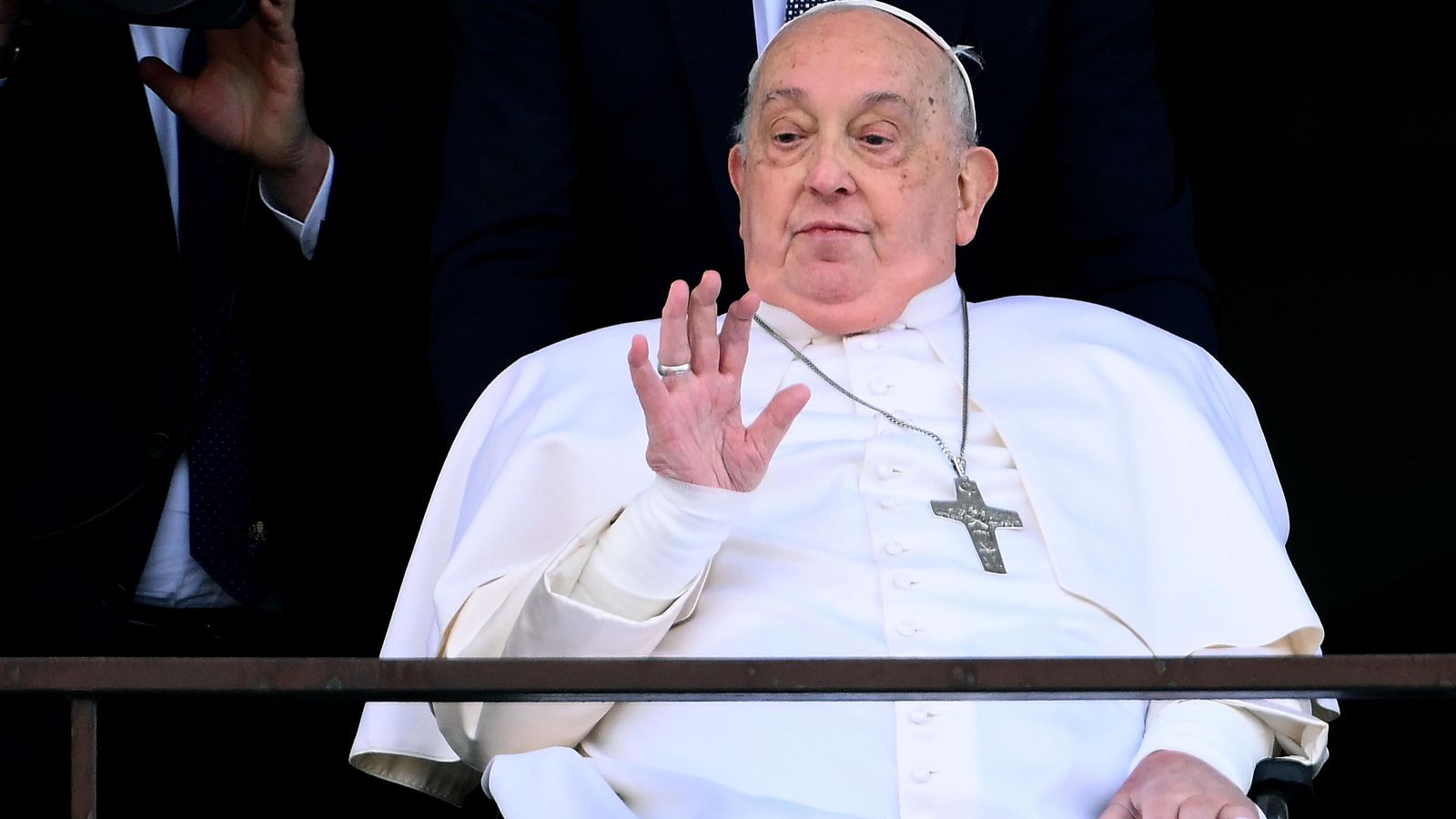 El papa Francisco mejora, pero sigue en duda su participación en actos públicos