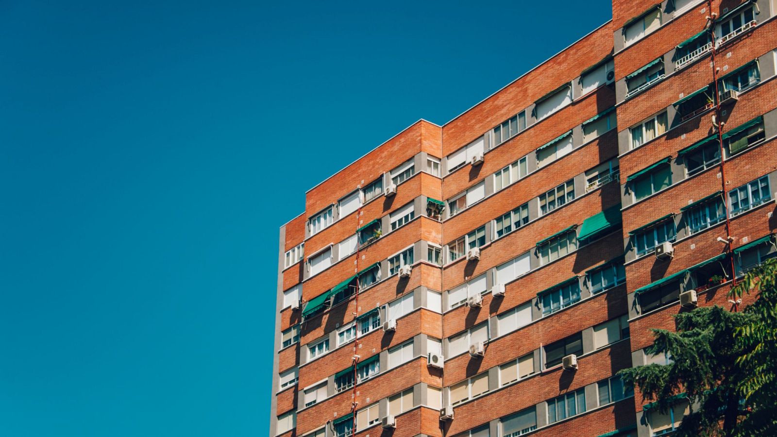 El euríbor mantiene su senda de caídas y cierra marzo en el 2,398%