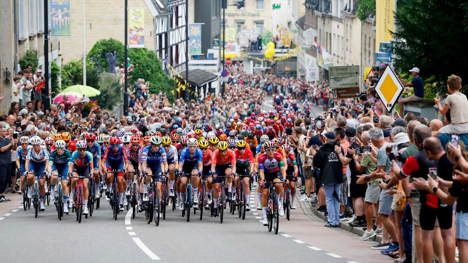 La UCI aprueba 23 equipos para las grandes vueltas