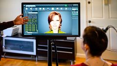 Una mujer recupera el habla tras sufrir un ictus gracias a una neuroprótesis entrenada con inteligencia artificial