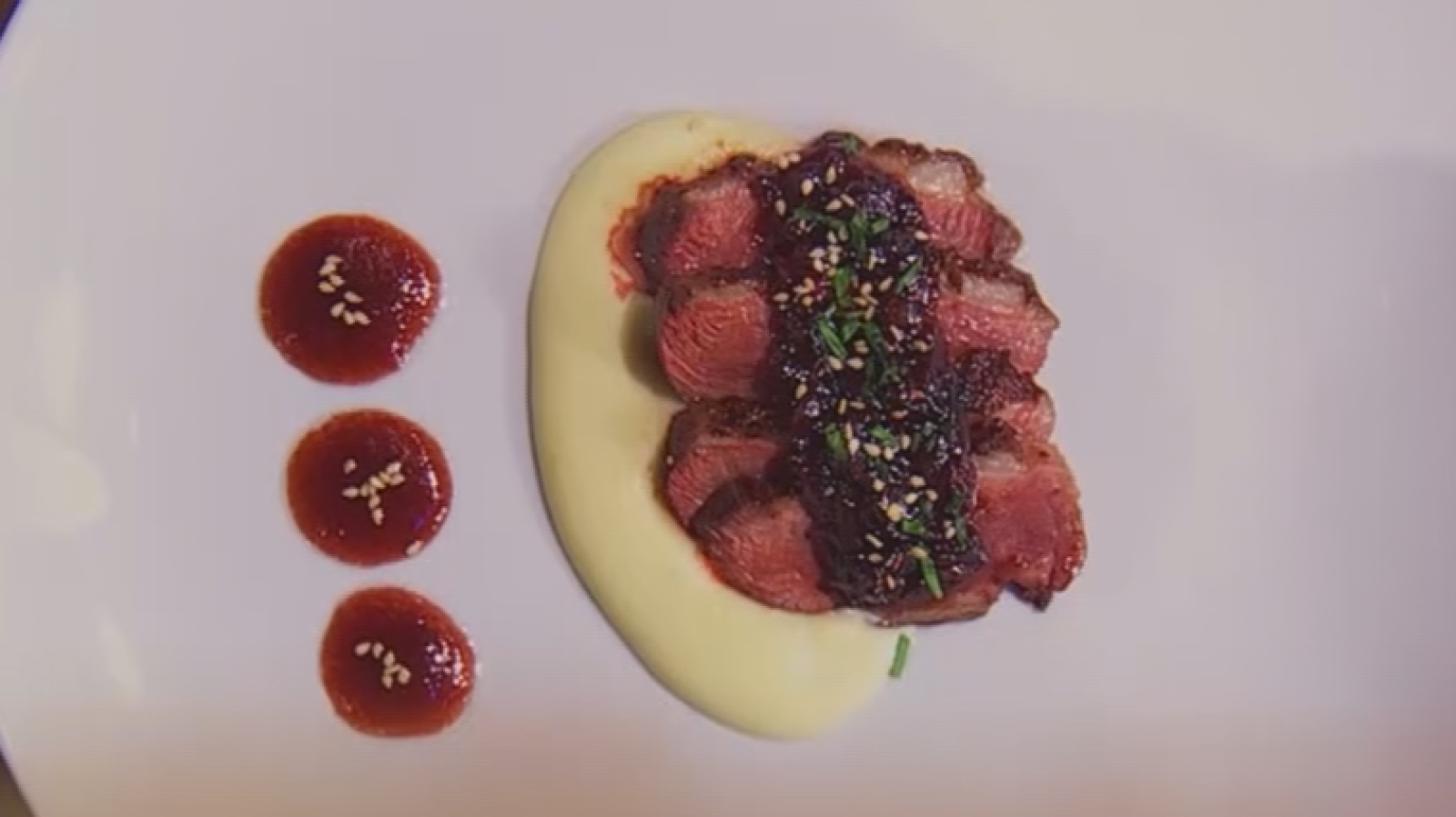 Receta de magret de pato con salsa de chalotas de Gabriela en MasterChef 12+1