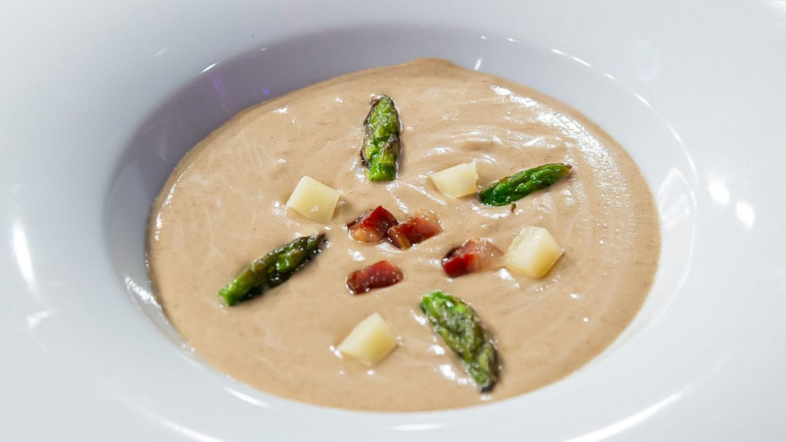 Receta de crema de lentejas con guanciale de Limin en MasterChef 12+1