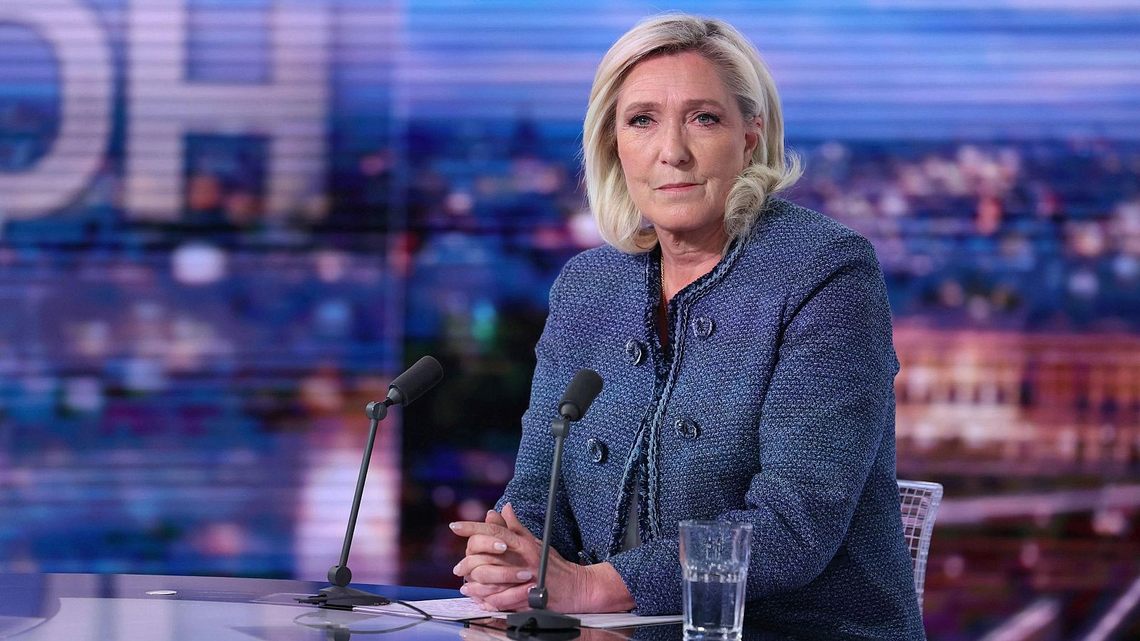 Le Pen tacha su inhabilitación de "decisión política" para impedir que sea presidenta: "No voy a dejar que me eliminen"