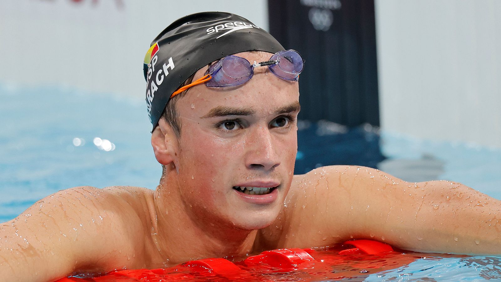 El nadador granadino Carlos Garach deja temporalemnte la natación para entrar en el ejército