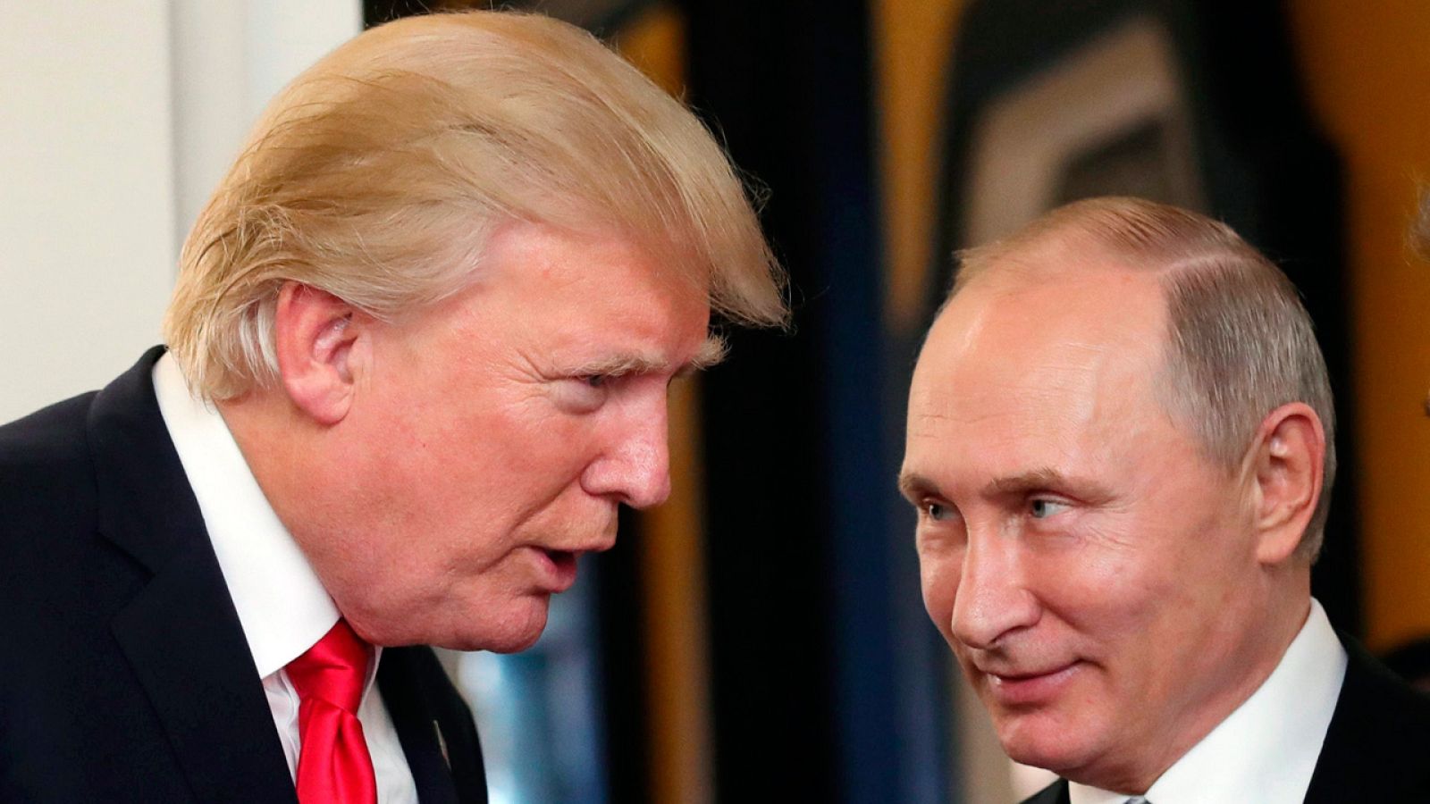 El presidente ruso, Vladimir Putin y el presidente de los Estados Unidos, Donald J. Trump hablaron durante la  25ª cumbre de la Cooperación Económica Asia-Pacífico (APEC).