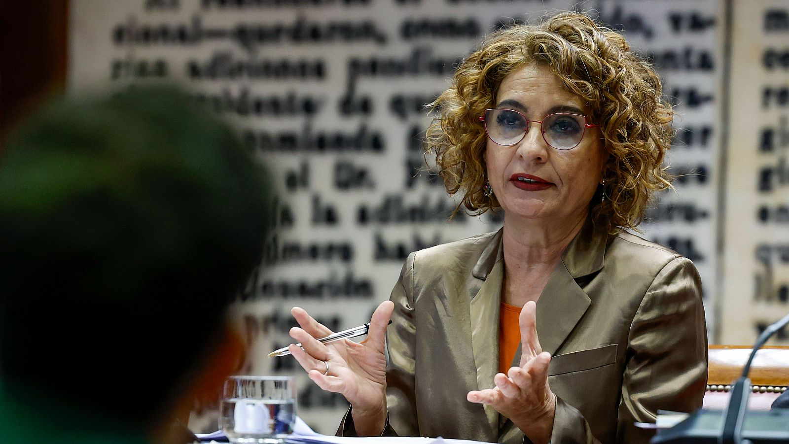 La vicepresidenta primera del Gobierno y ministra de Hacienda, María Jesús Montero, en la Comisión de Hacienda del Senado.