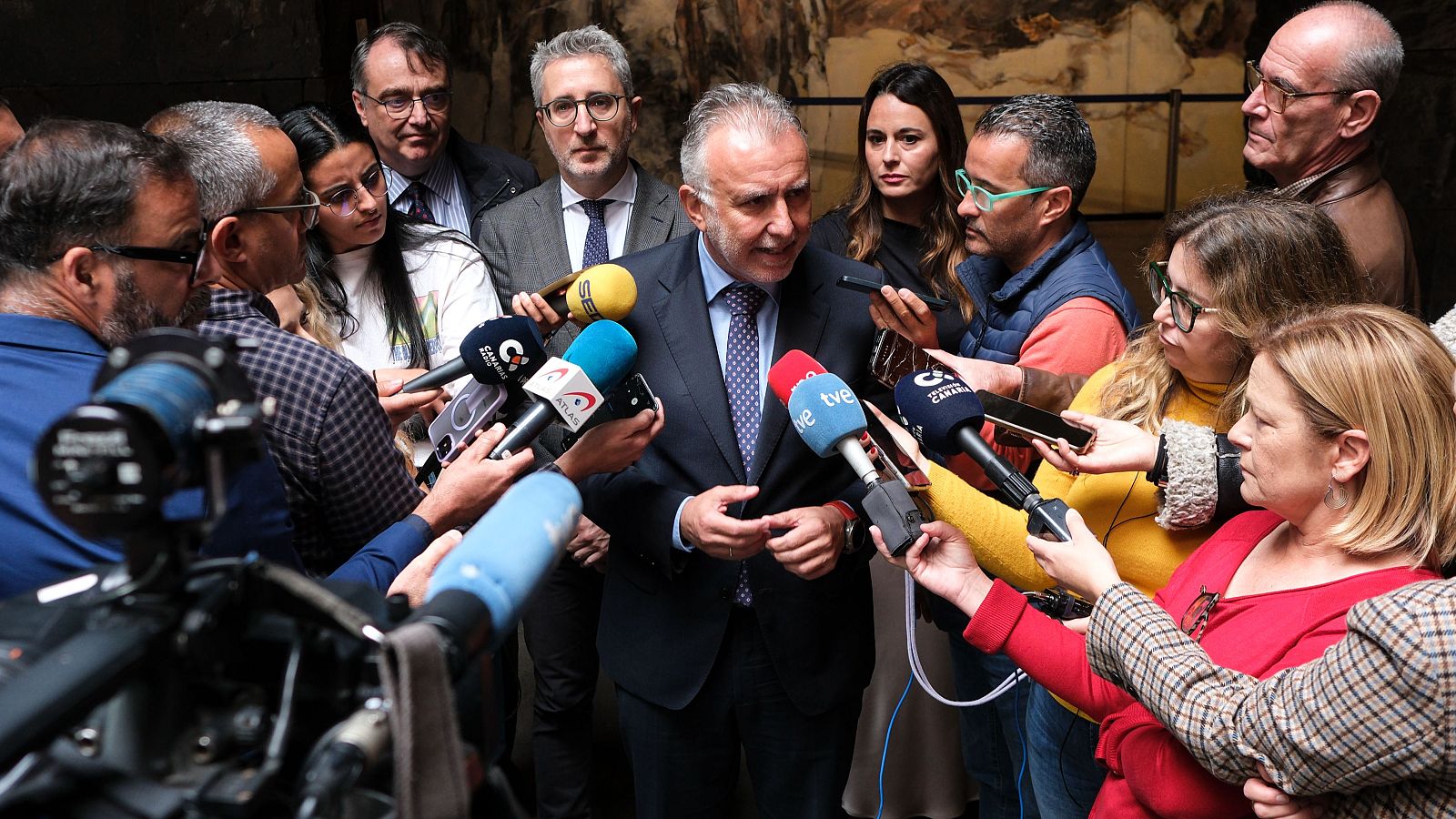 El ministro de Política Territorial, Ángel Víctor Torres, tras la reunión con el presidente canario, Fernando Clavijo