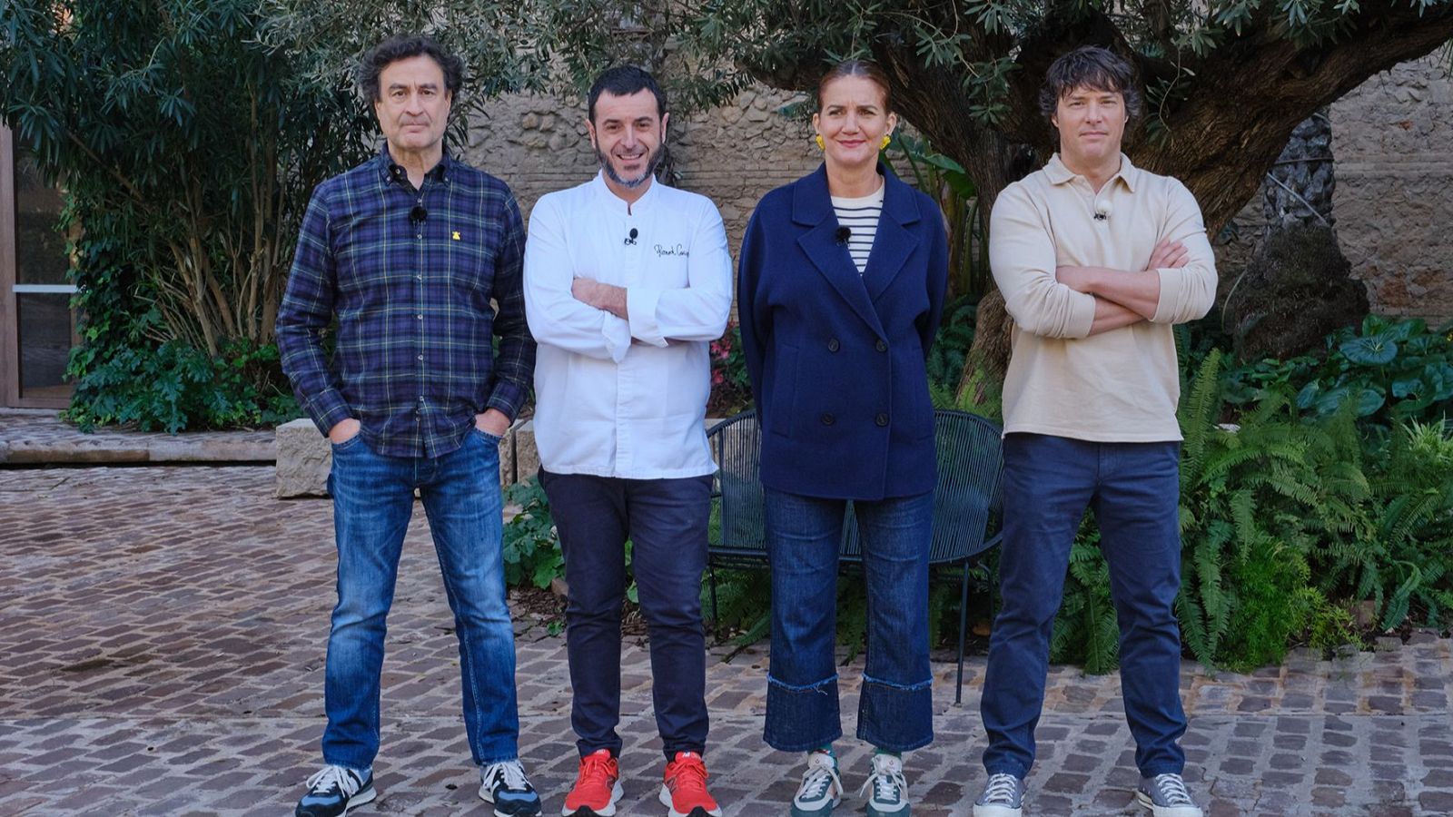 El jurado, con el chef Ricard Camarena en Picaña