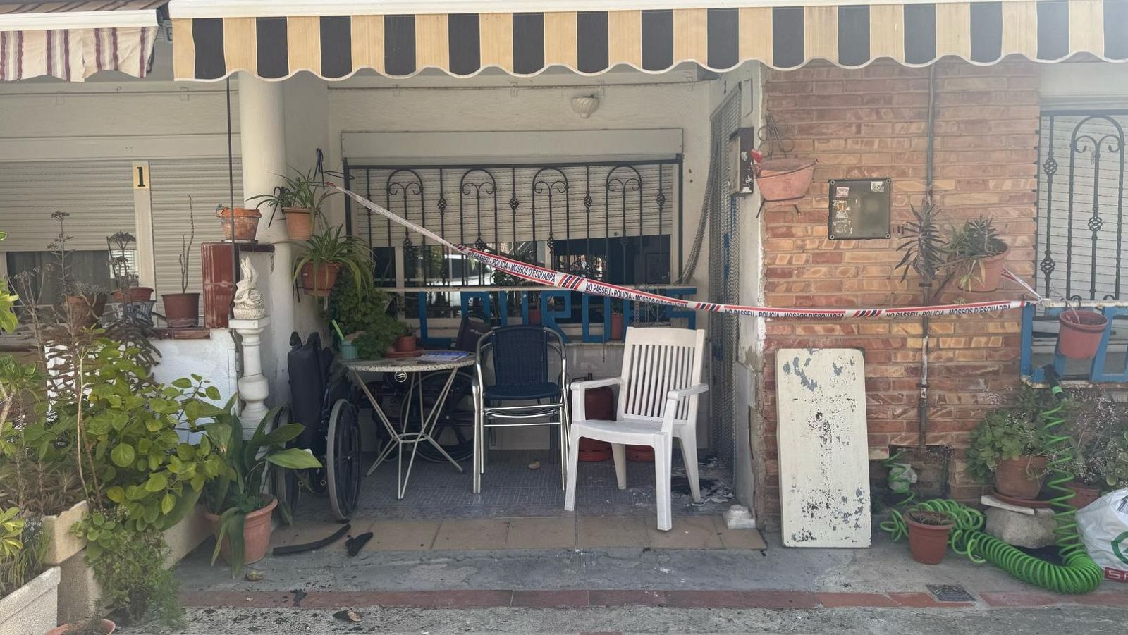 L'immoble del carrer Grup Sant Pau de Cambrils on ha mort una dona de 92 anys