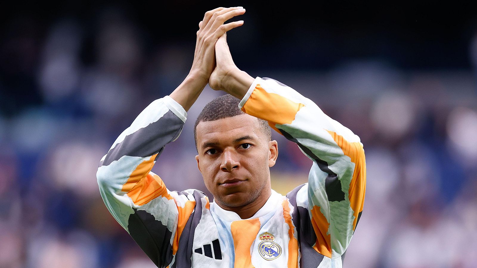 Mbappé durante el calentamiento del Real Madrid - Valencia