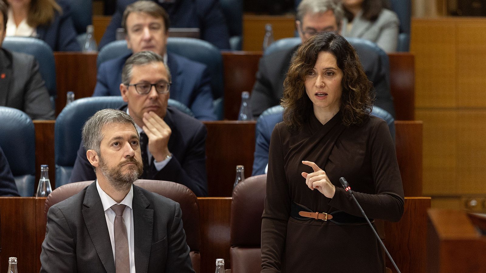 La presidenta de la Comunidad de Madrid, Isabel Díaz Ayuso, interviene durante un pleno en la Asamblea de Madrid,