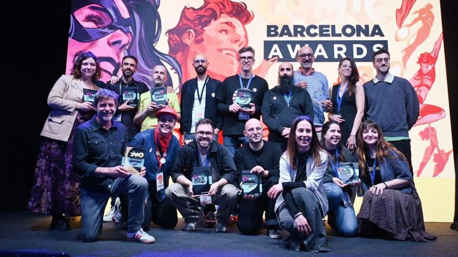 Foto de grupo de los premiados en la 43 edición de Comic Barcelona