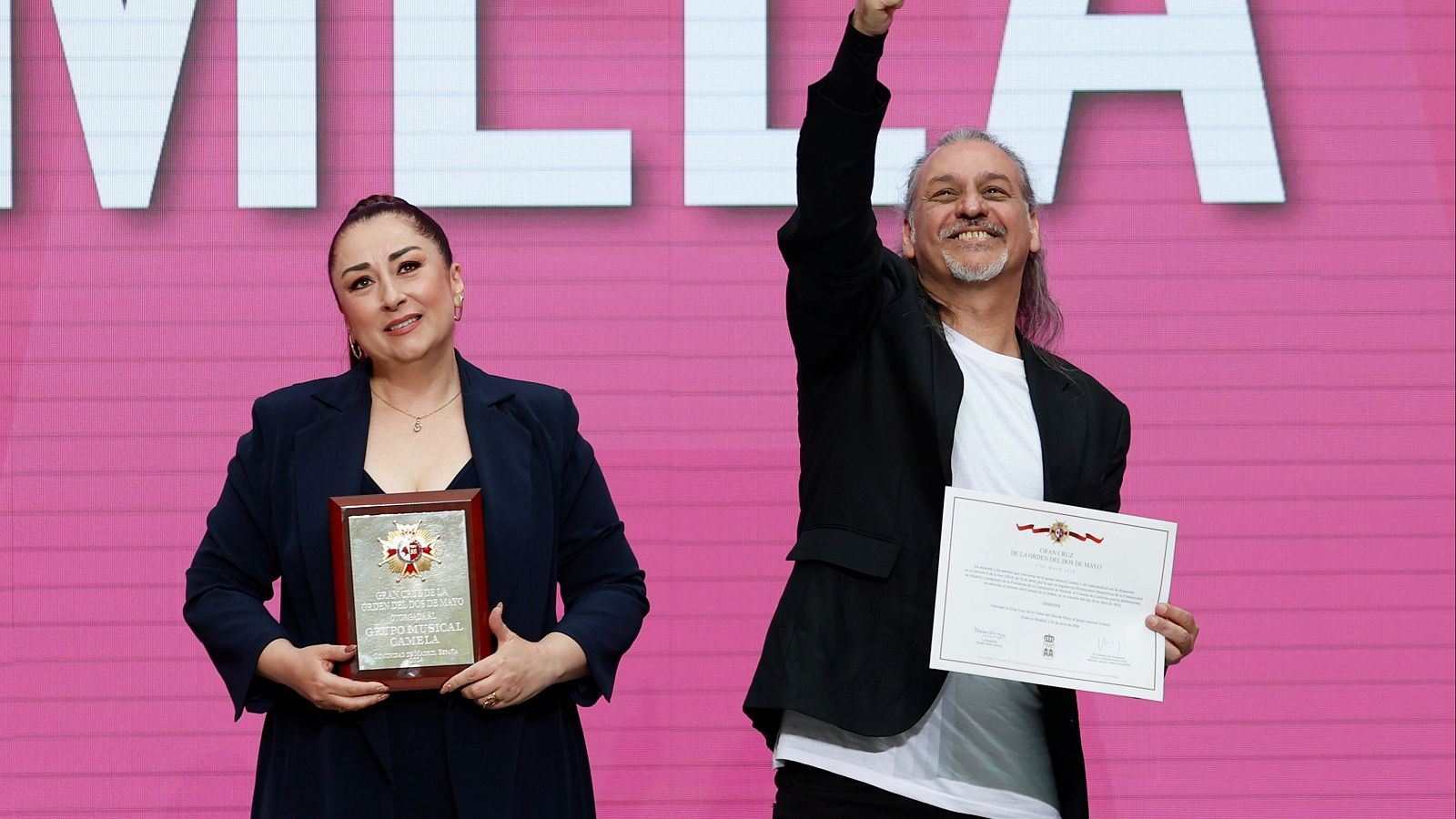 ¡Bombazo!: Camela pondrá voz a la sintonía de 'La Familia de la Tele'