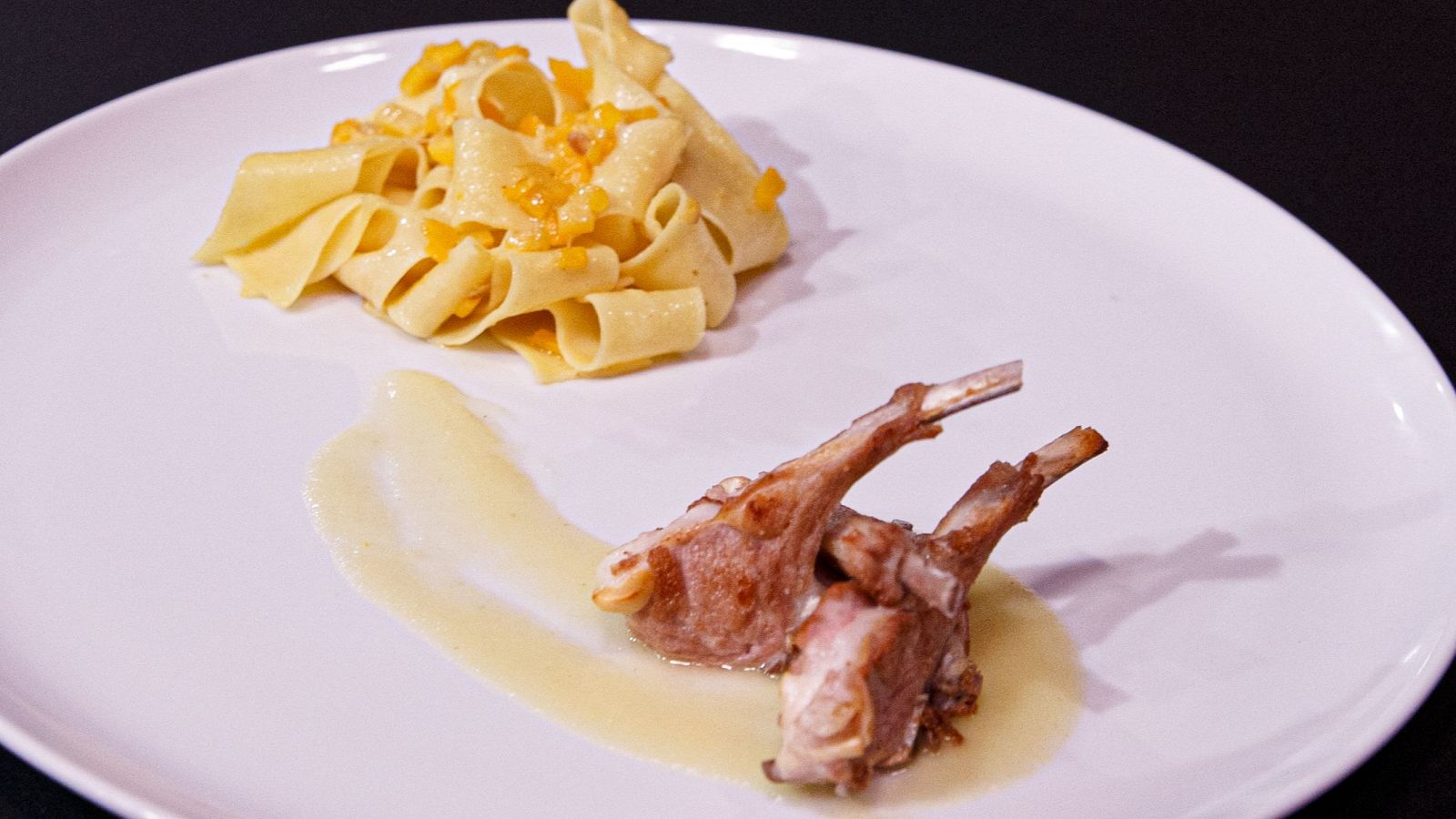 Receta de cordero tropical con pasta al curry amarillo de Ismael en MasterChef 12+1