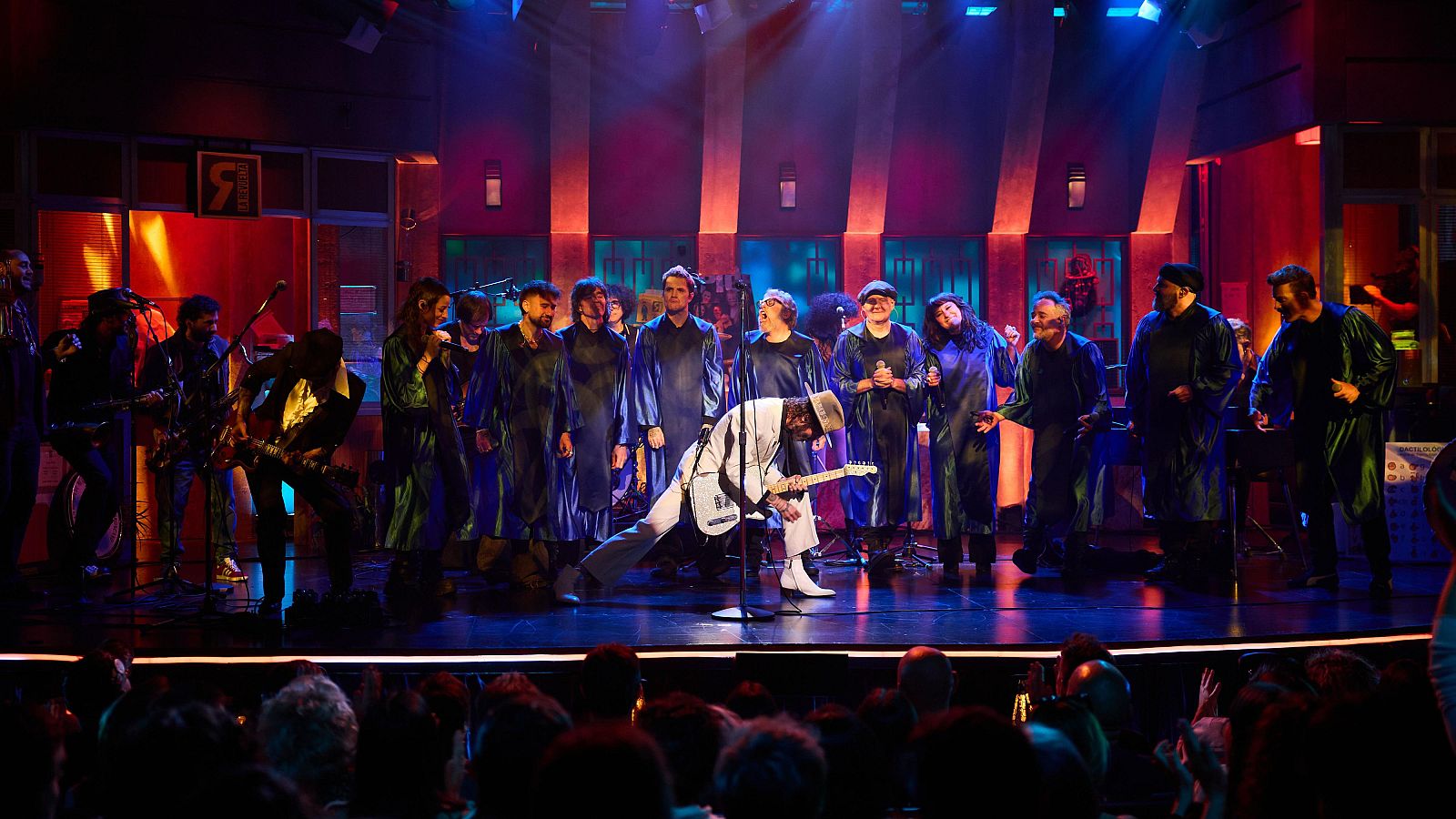 Leiva y su dream team cantan en La Revuelta 7/4/25