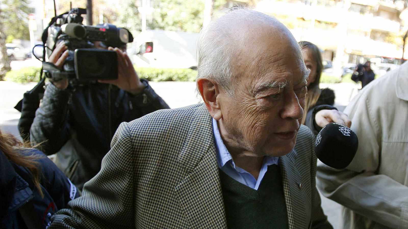 El expresidente de Generalitat, Jordi Pujol ha sido hospitalizado por un fuerte resfriado