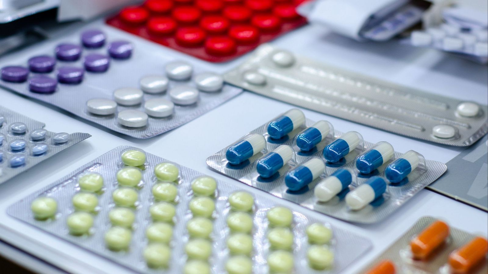 Trump anticipa un "importante arancel" a las farmacéuticas para que retornen su producción a Estados Unidos