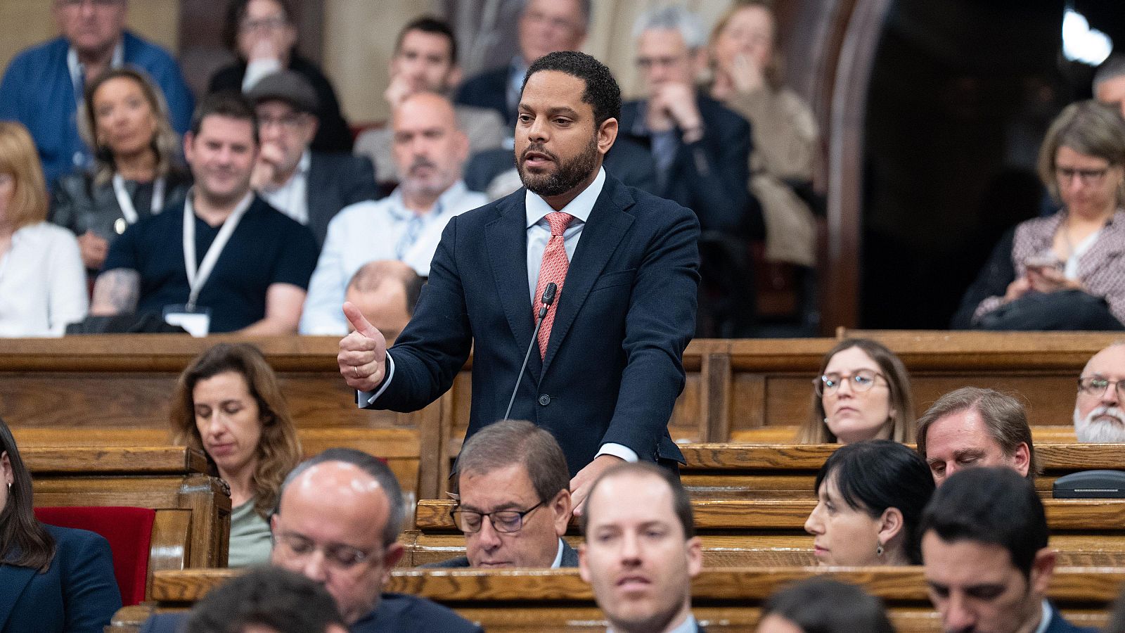 El vicepresidente de Vox, Ignacio Garriga, durante una sesión de control al Govern