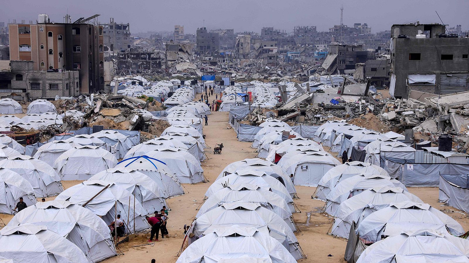 Más de 390.000 palestinos han sido desplazados en Gaza desde que Israel rompió la tregua