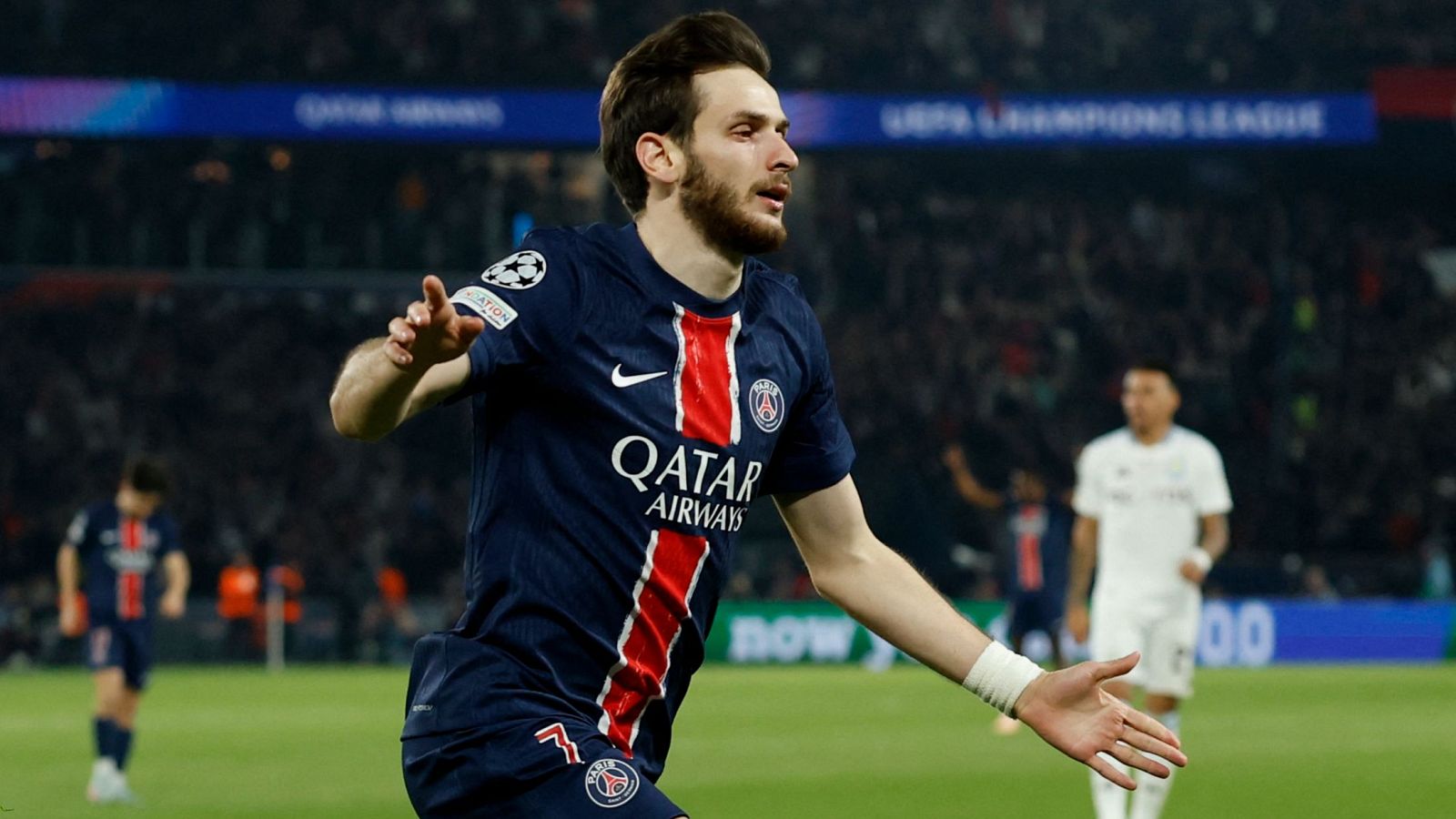 PSG - Aston Villa: Kvaratskhelia