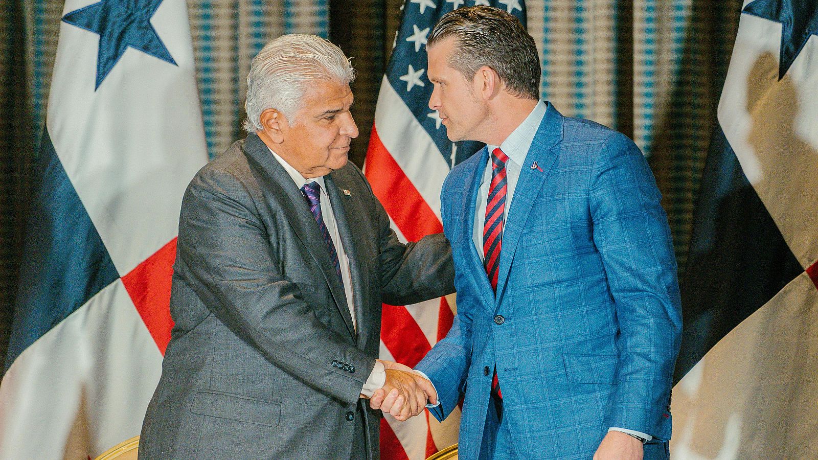 El presidente de Panamá, José Raúl Mulino, y el secretario de Defensa de Estados Unidos, Peter Hegset