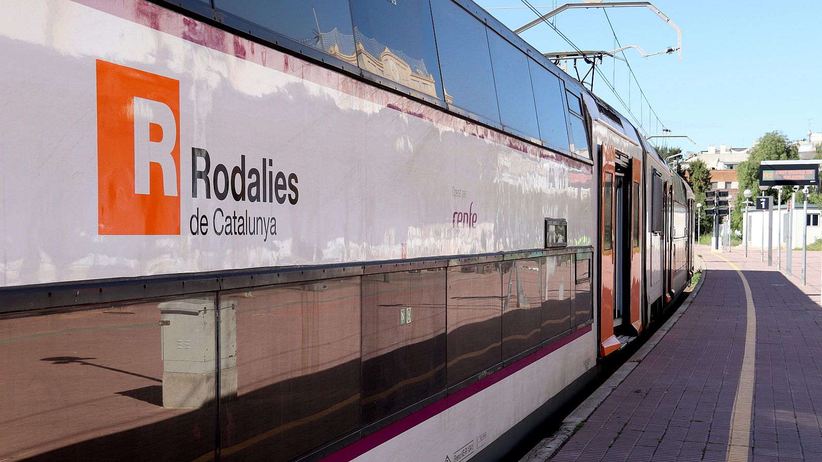 Dues avaries a Rodalies a diferents estacions provoca afectacions aquest dijous en hora punta