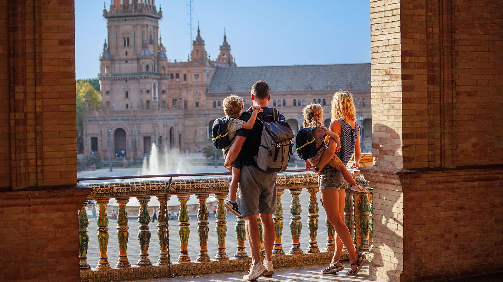 Exceltur prevé un crecimiento del turismo cercano  al 4% en 2025, condicionado a las políticas de Trump