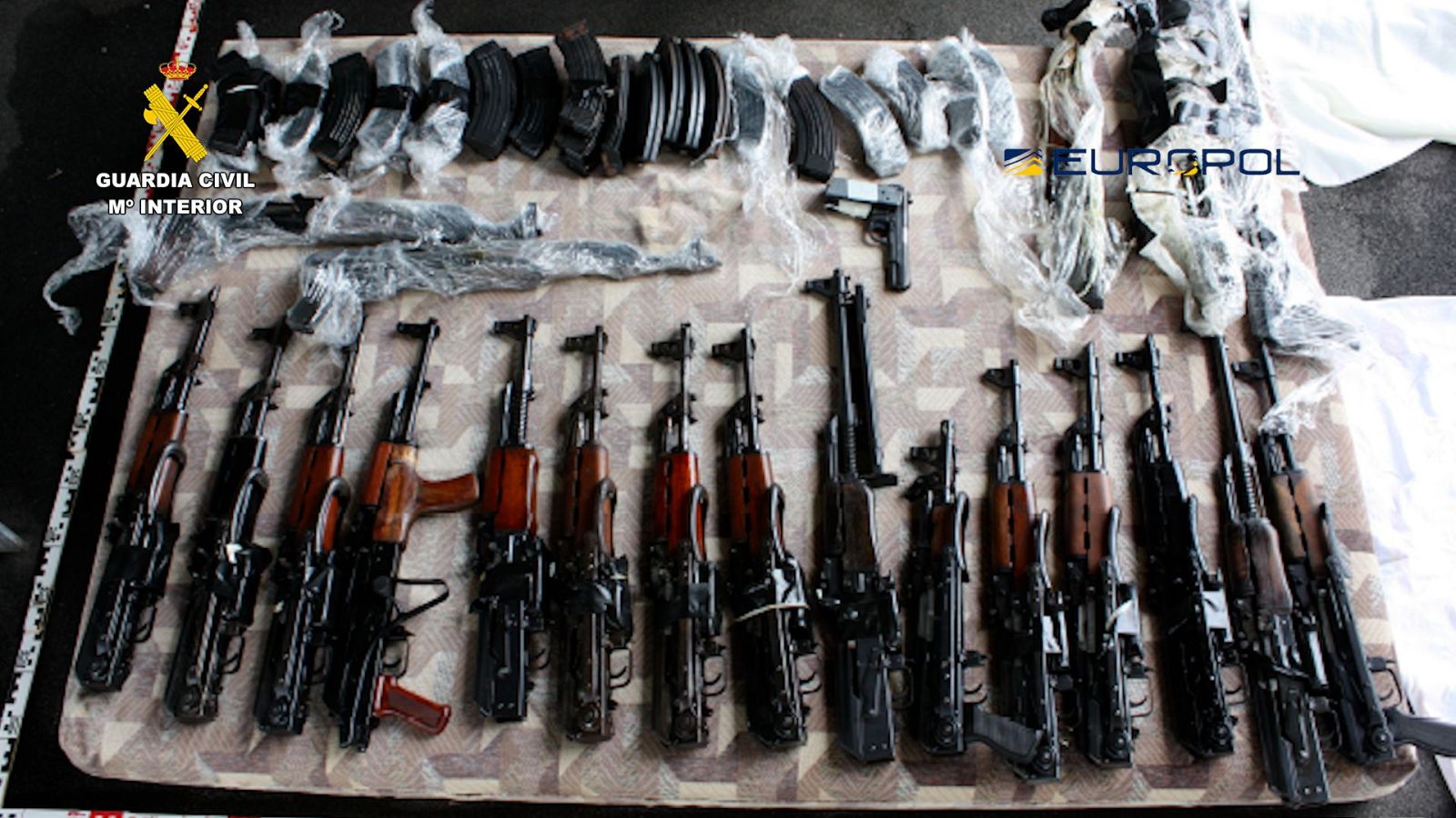 La Guardia Civil desarticula una banda internacional de tráfico de armas procedente de los Balcanes