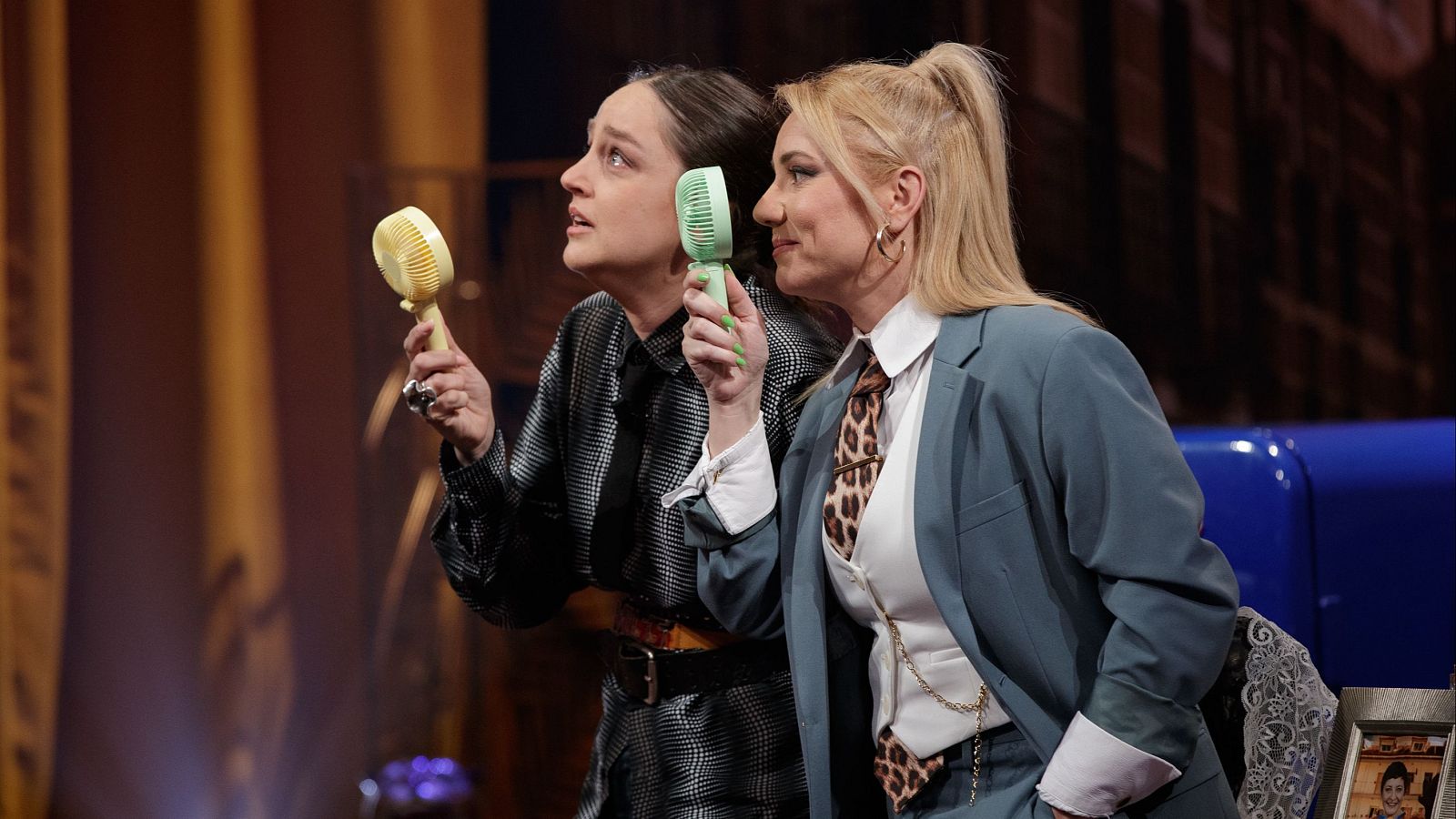 Laura Weissmahr y Henar Álvarez en 'Al cielo con ella'