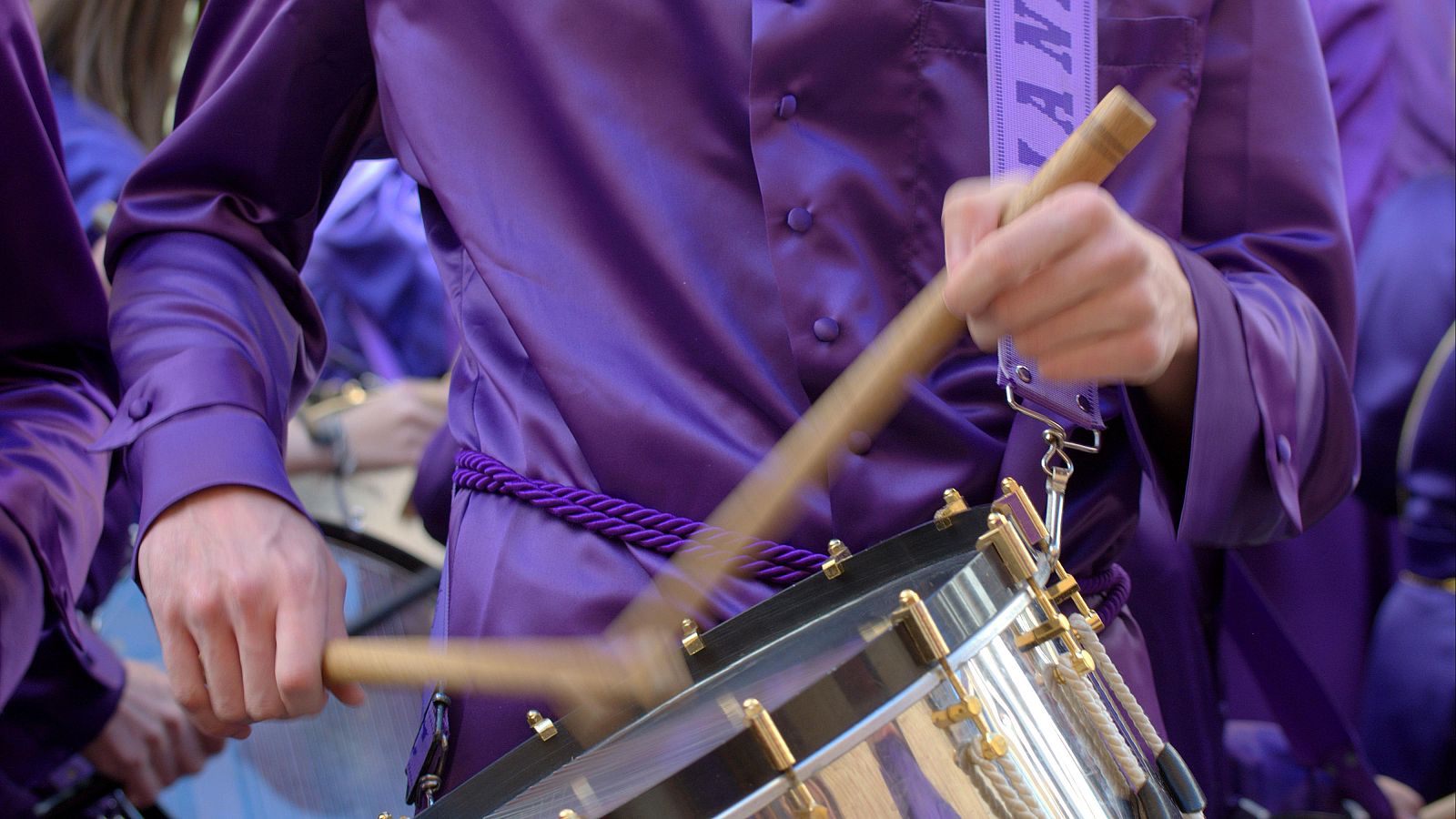 Romper la hora: la tradición que llena de tambores Calanda cada Semana Santa