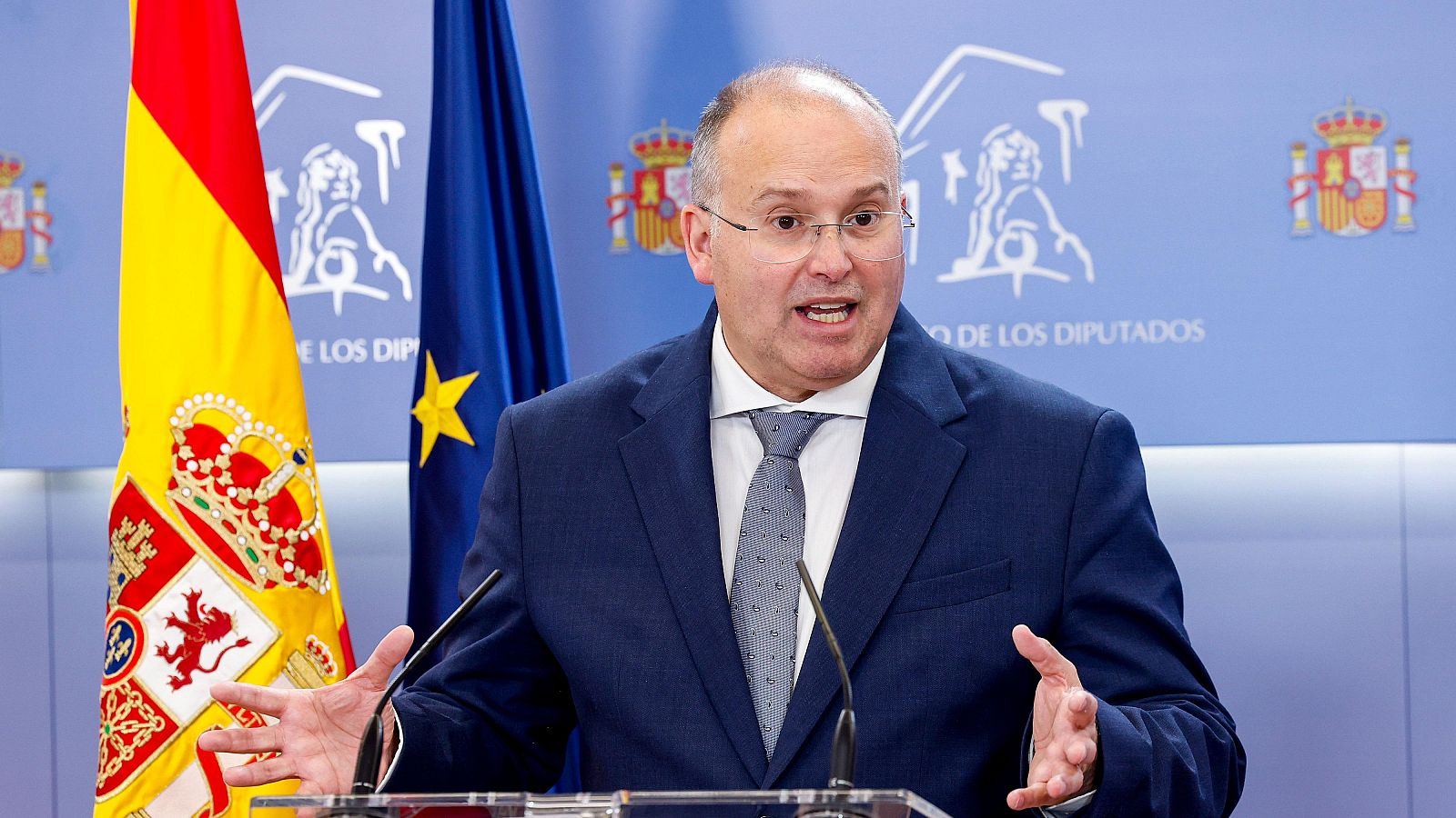 Tellado acusa a Sánchez de irse a China para no dar cuenta de la "corrupción que rodea al Gobierno"