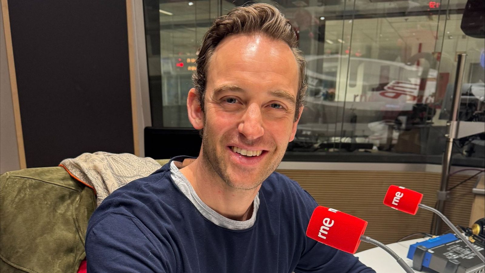 Joël Dicker, en los estudios de RNE.